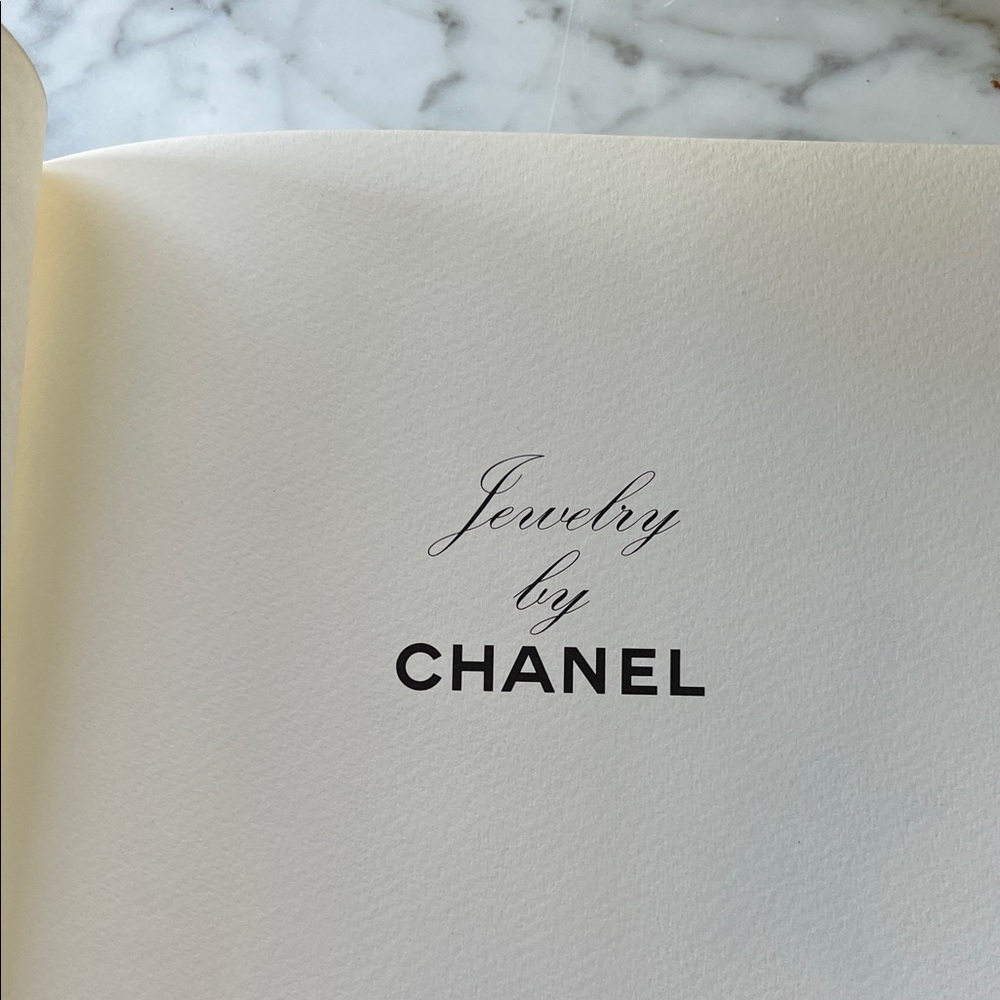 CHANEL Jewelry Book with Silver Star Design - Picture 3 of 10